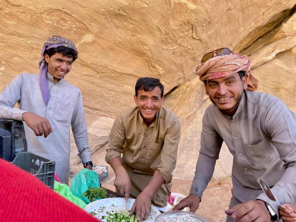Wadi Rum Bedouin Tour With A Camp Exterior foto