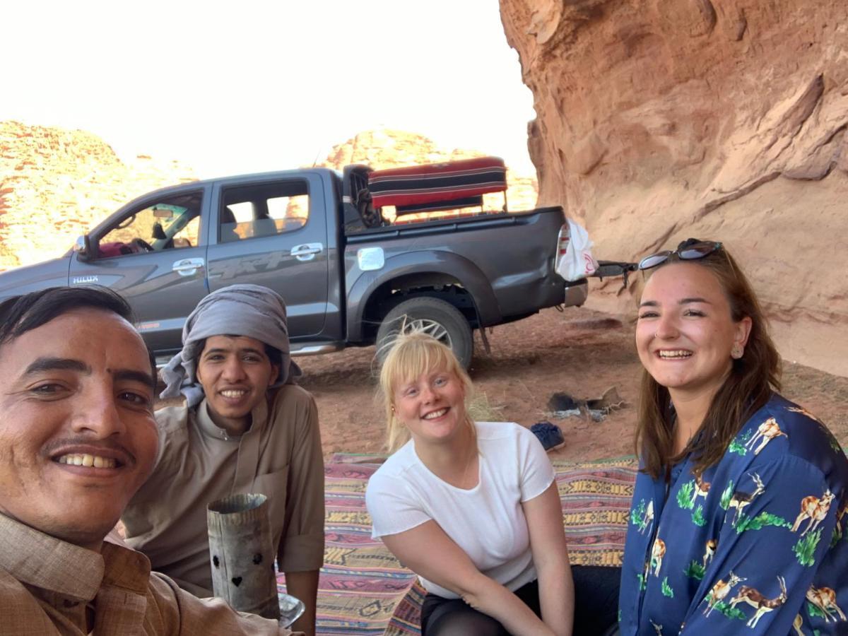 Wadi Rum Bedouin Tour With A Camp Exterior foto