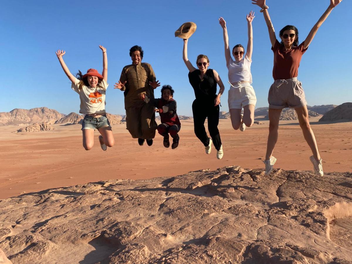 Wadi Rum Bedouin Tour With A Camp Exterior foto