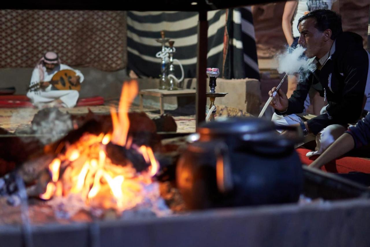 Wadi Rum Bedouin Tour With A Camp Exterior foto