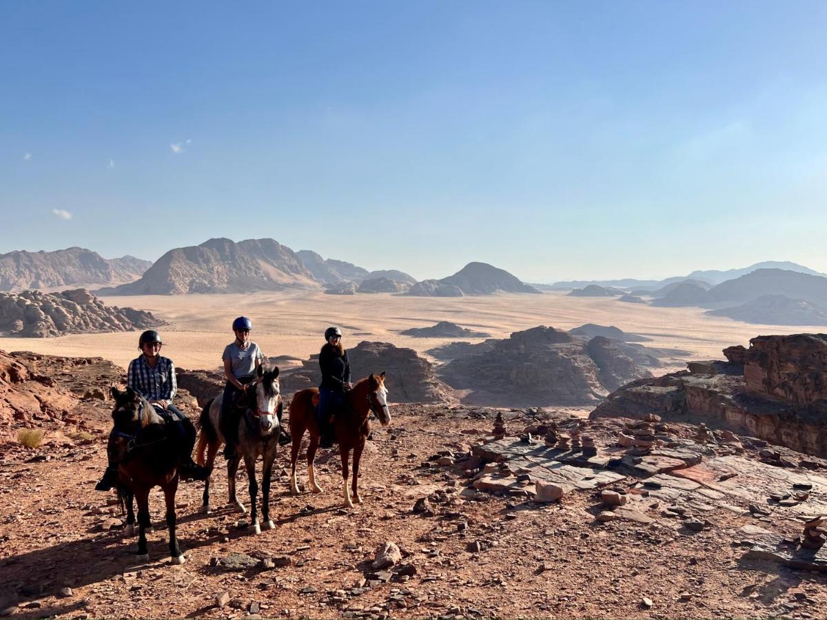 Wadi Rum Bedouin Tour With A Camp Exterior foto