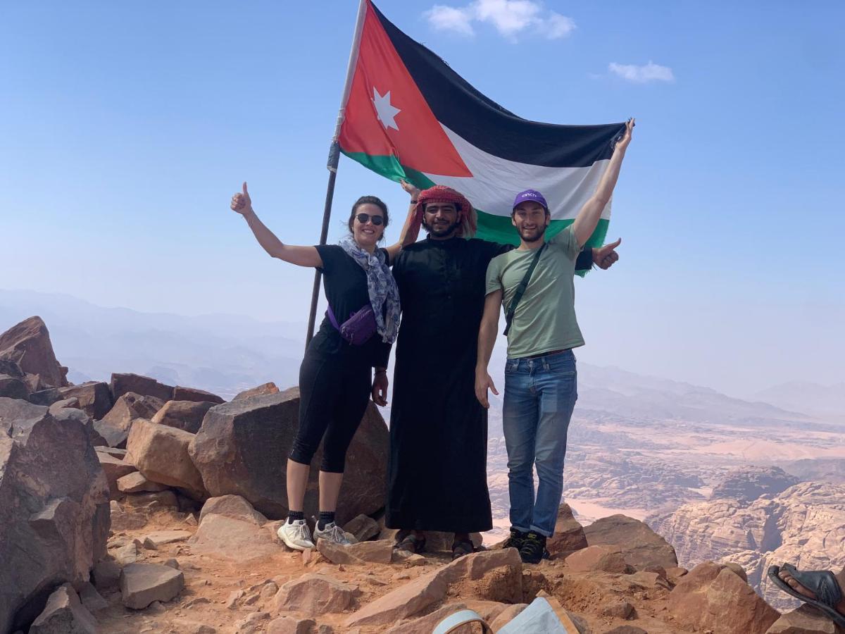 Wadi Rum Bedouin Tour With A Camp Exterior foto