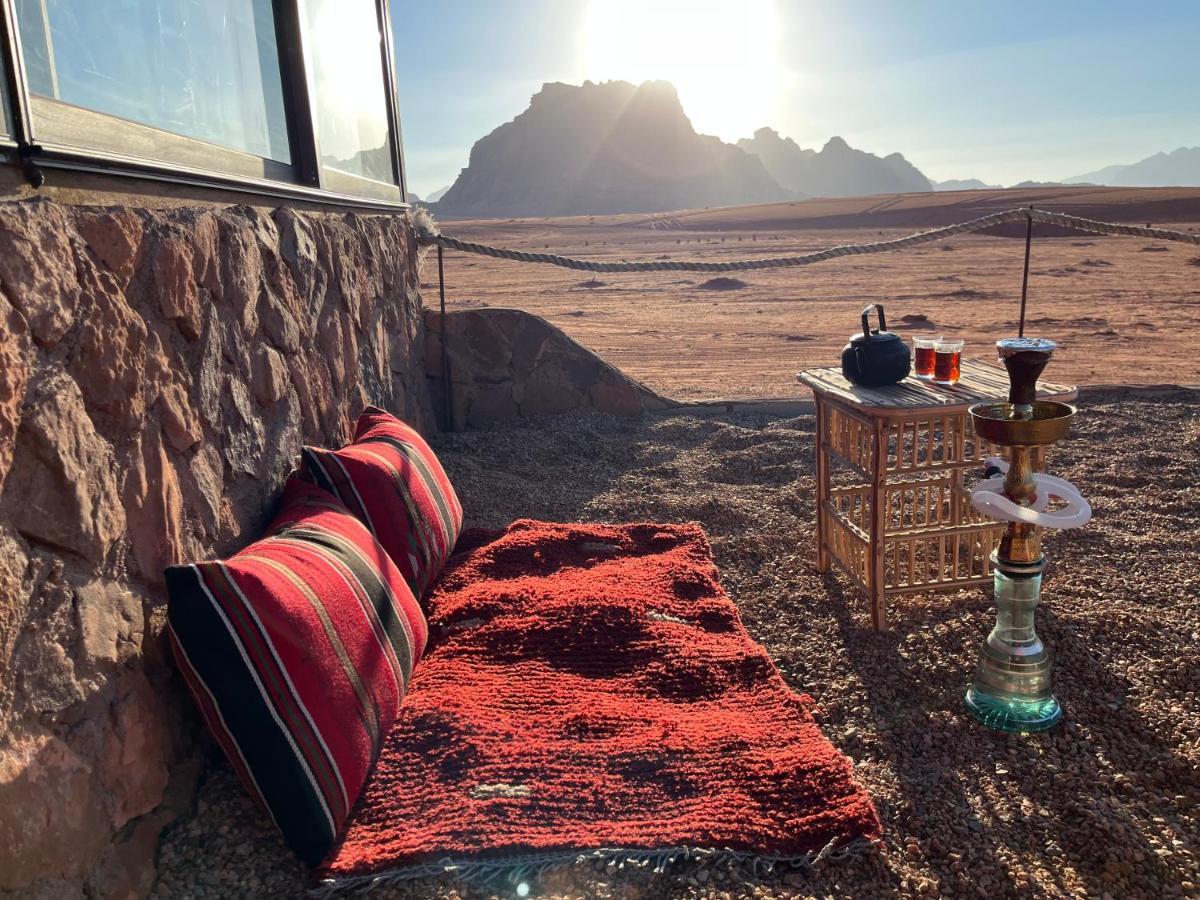 Wadi Rum Bedouin Tour With A Camp Exterior foto