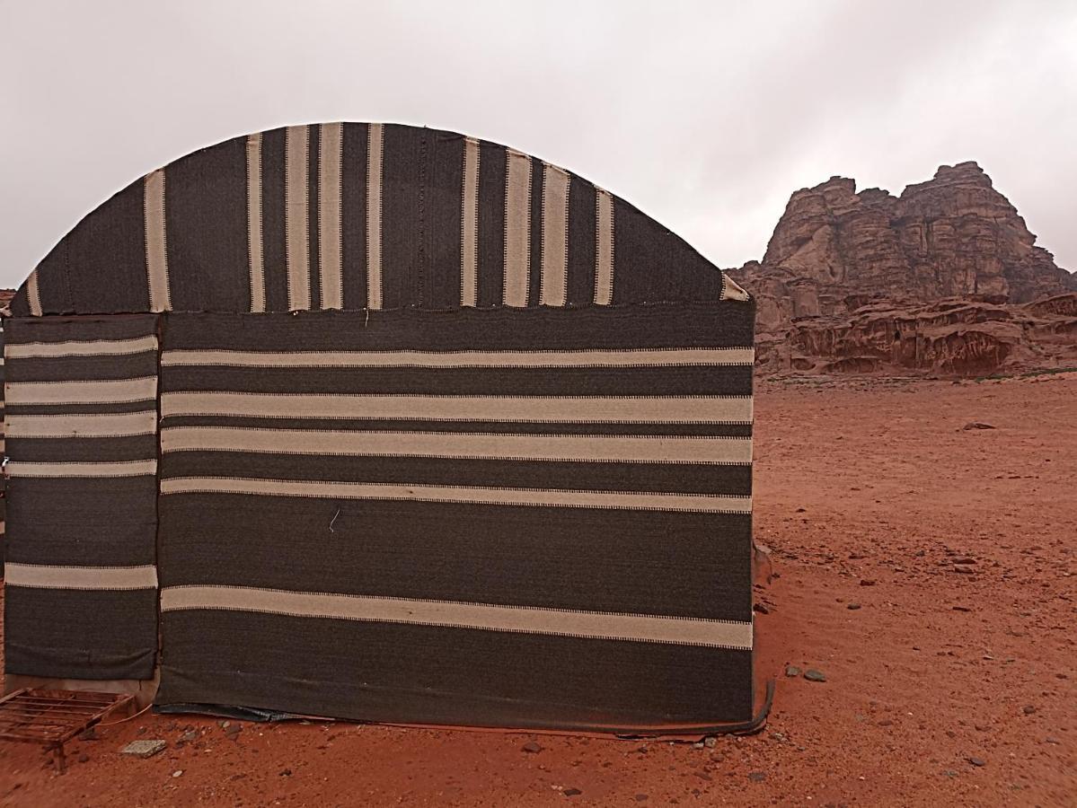 Wadi Rum Bedouin Tour With A Camp Exterior foto