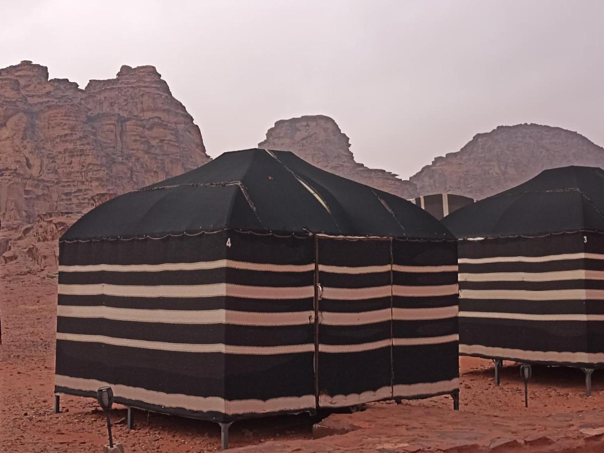 Wadi Rum Bedouin Tour With A Camp Exterior foto