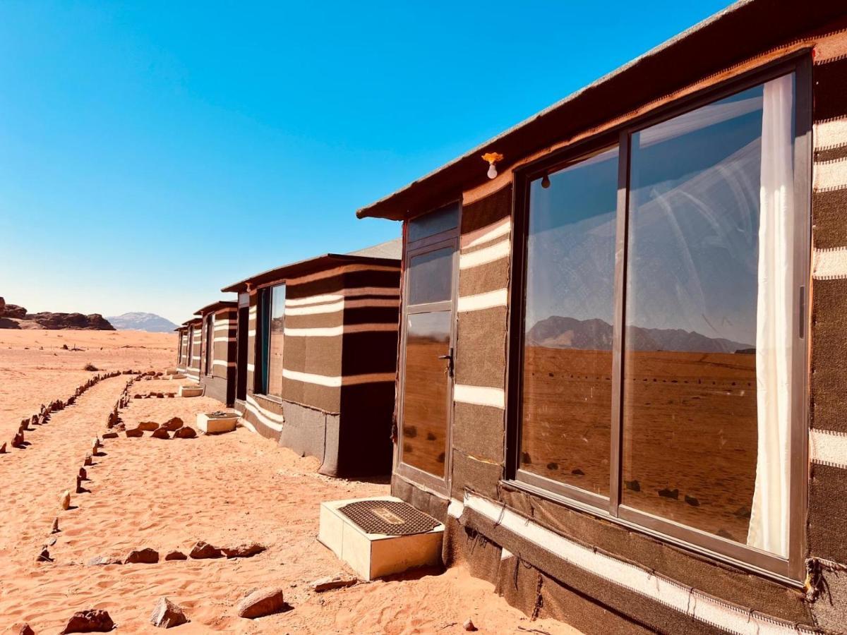 Wadi Rum Bedouin Tour With A Camp Exterior foto