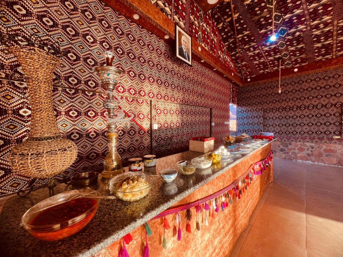 Wadi Rum Bedouin Tour With A Camp Exterior foto