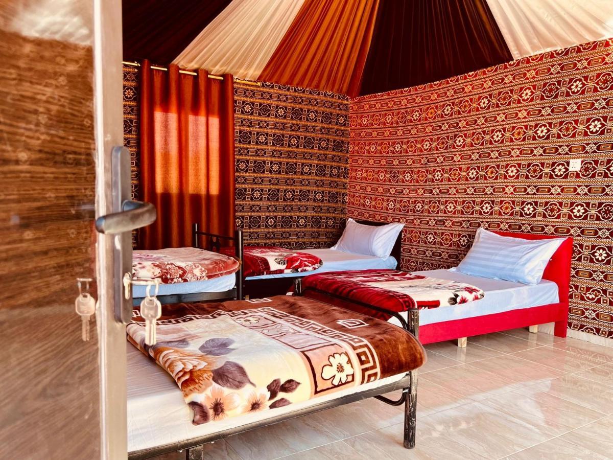 Wadi Rum Bedouin Tour With A Camp Exterior foto